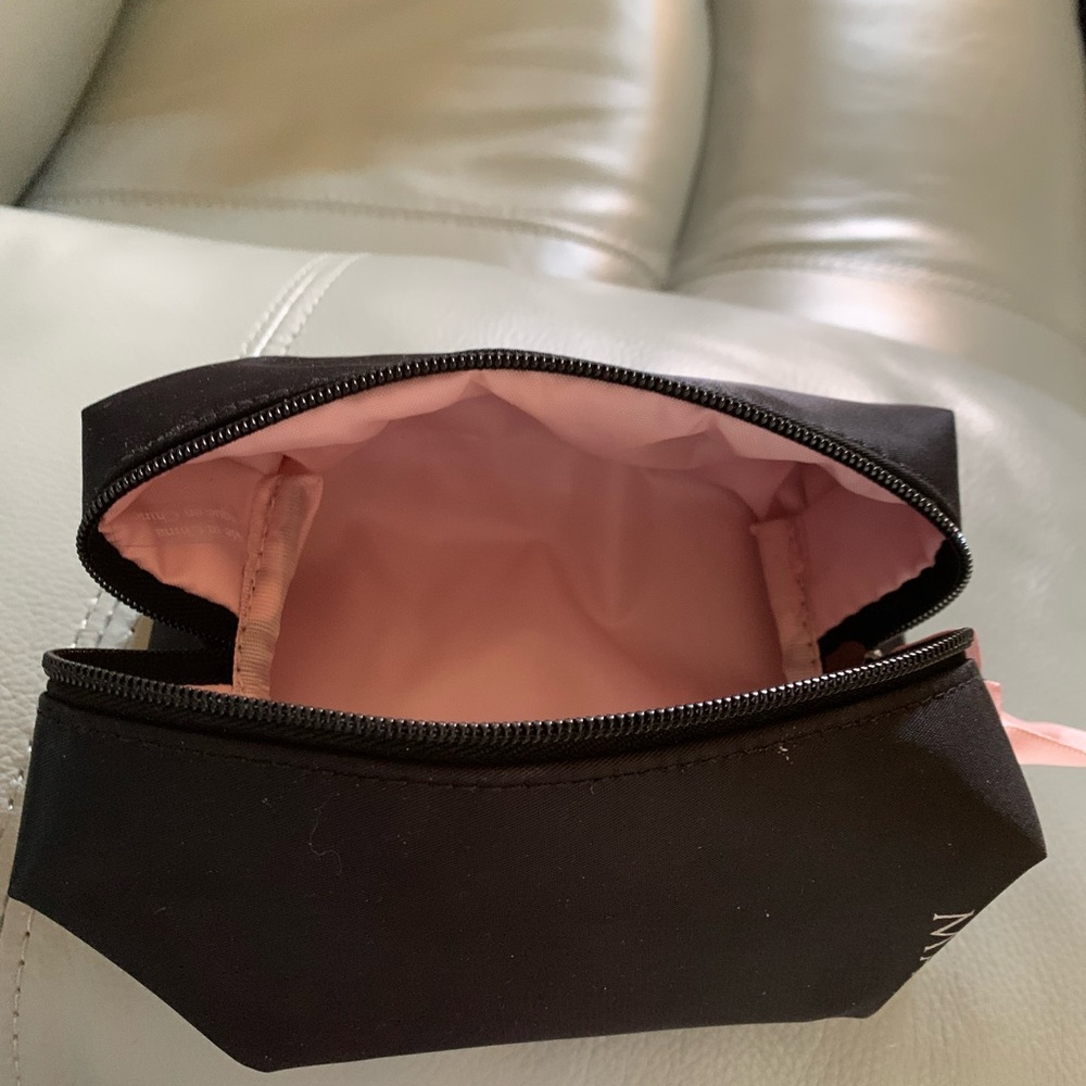🌸🌸🌸 MK COSMETIC BAG NWT🌸🌸🌸 - Picture 2 of 2